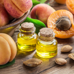Apricot kernel oil, organic and cold pressed 